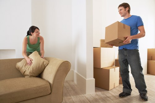 Careful wrapping and boxing of household items in Fulham